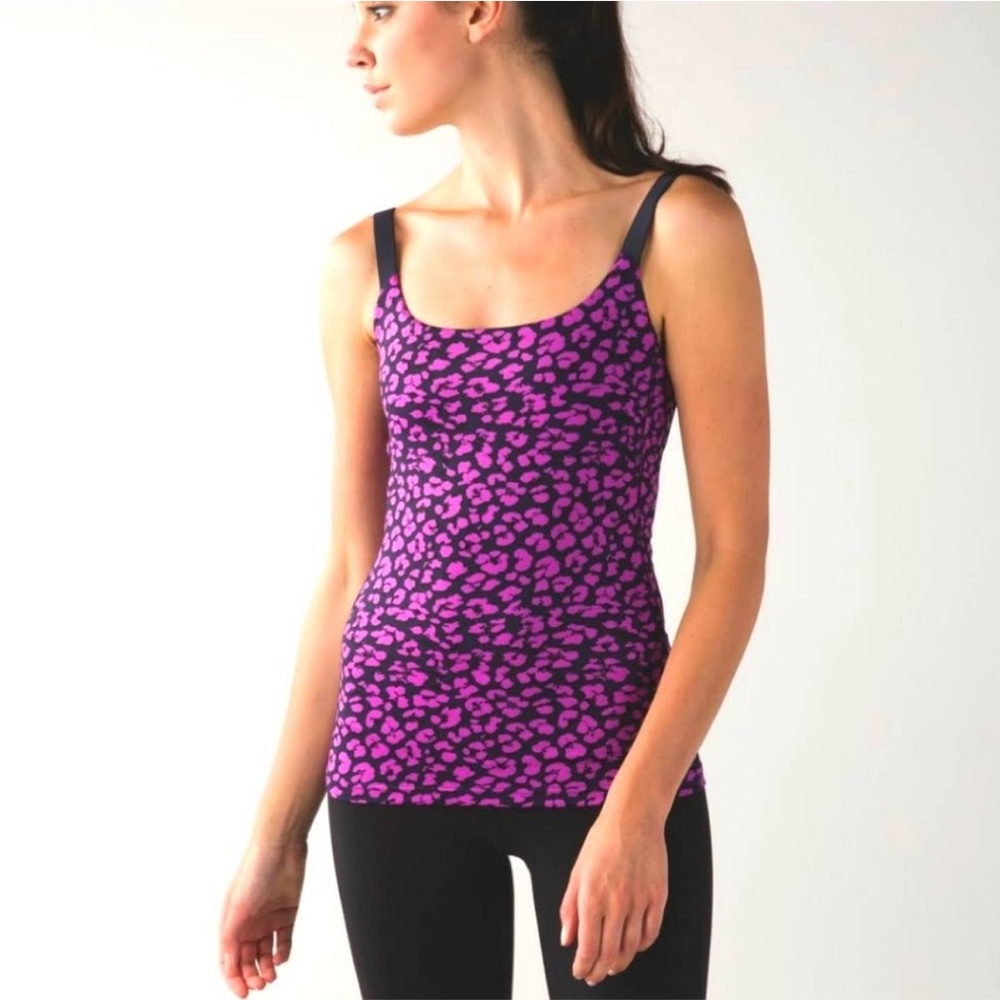 Lululemon top with under bra. - Picture 2 of 5
